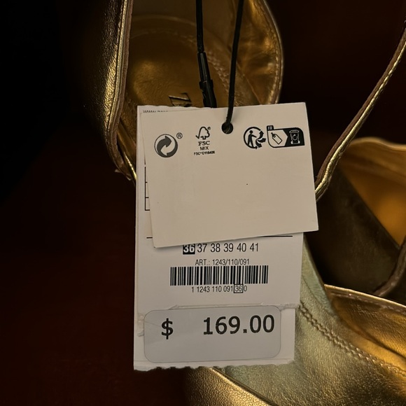 NWT Zara Collection Gold Pointed Toe High Heels with double strap/buckle.Size 36 - Picture 7 of 9